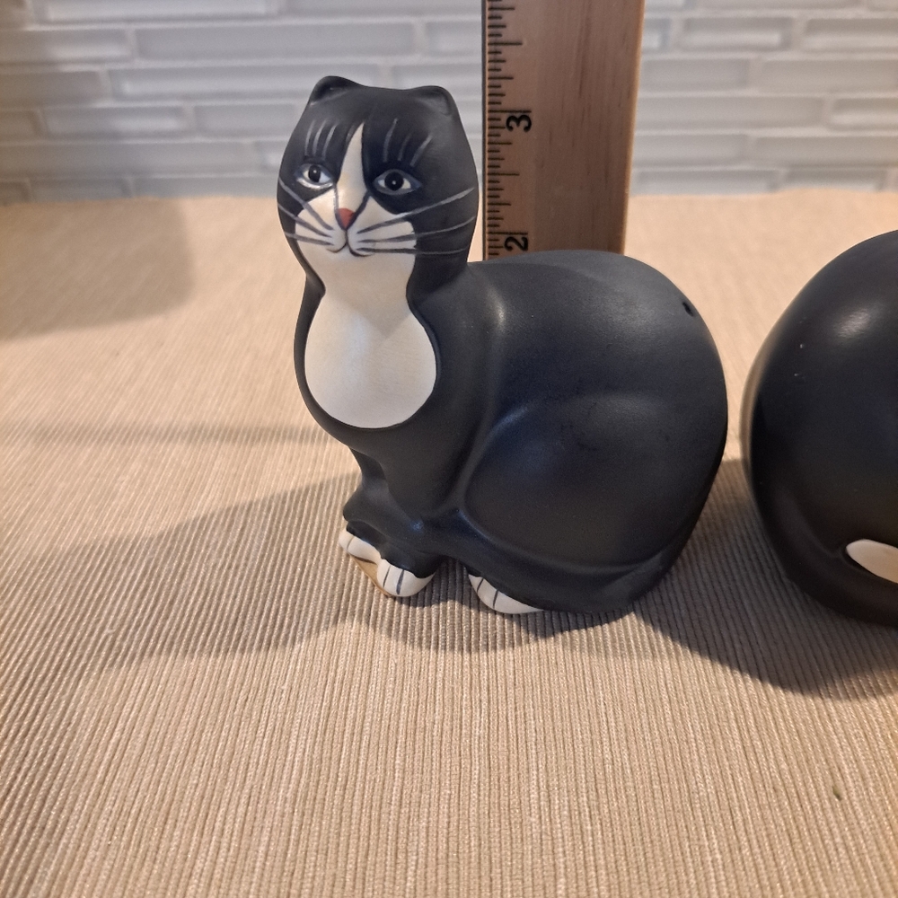 Sakura Warren Kimble "Fat Cats" Salt & Pepper Shakers, hand painted - Picture 4 of 5
